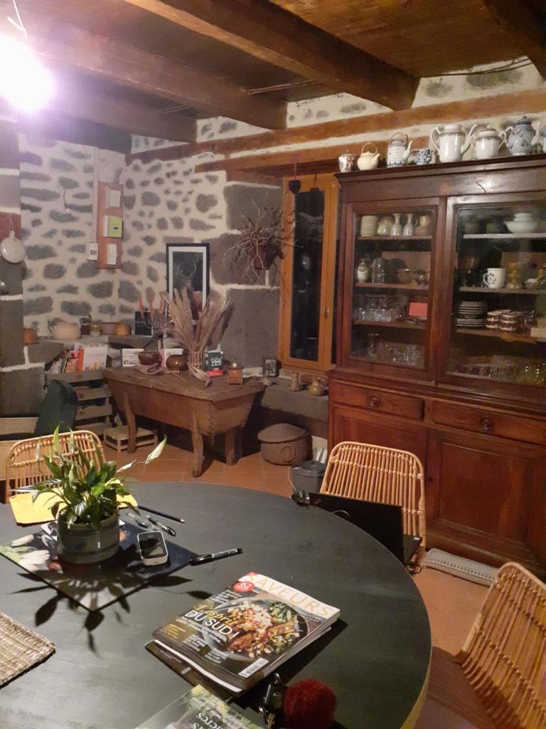 Maison authentique en pierre apparente en montagne dans le c antal photo 1