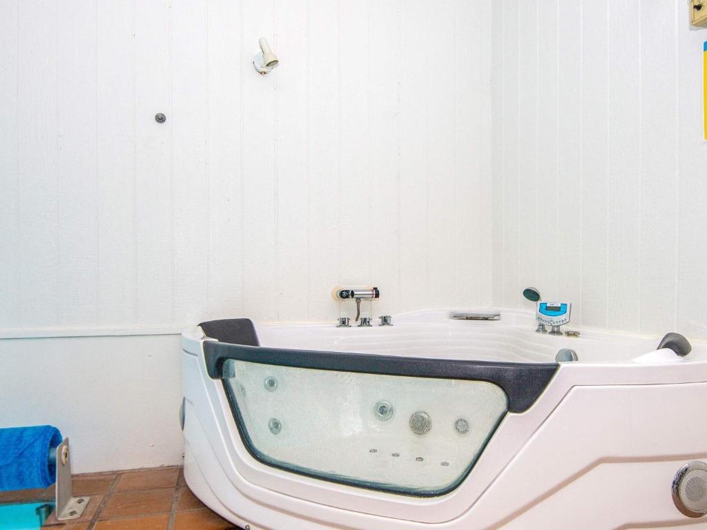 Three-Bedroom Holiday home in Knebel 22 photo 3