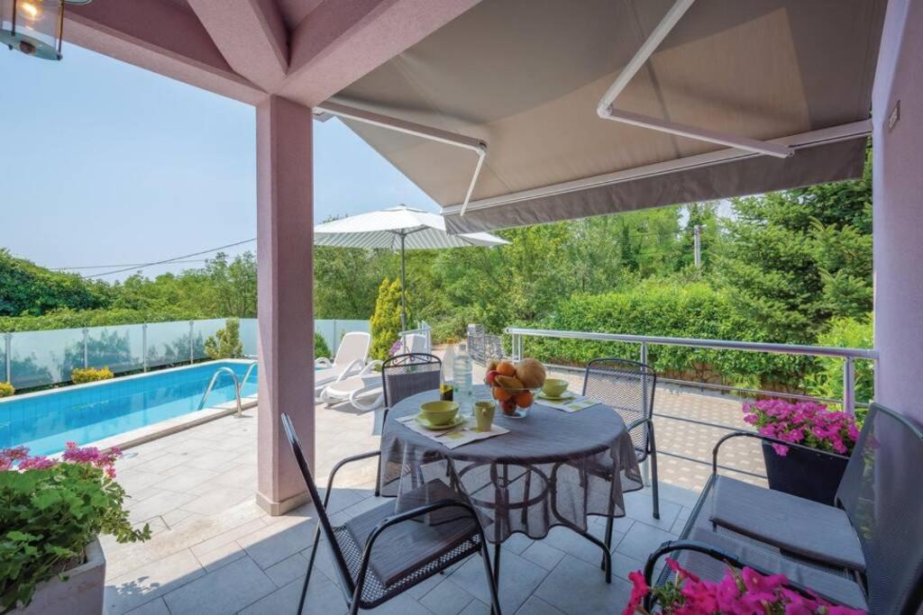 Adorable Holiday House Lilla-with pool-near Old Town Labin photo 3
