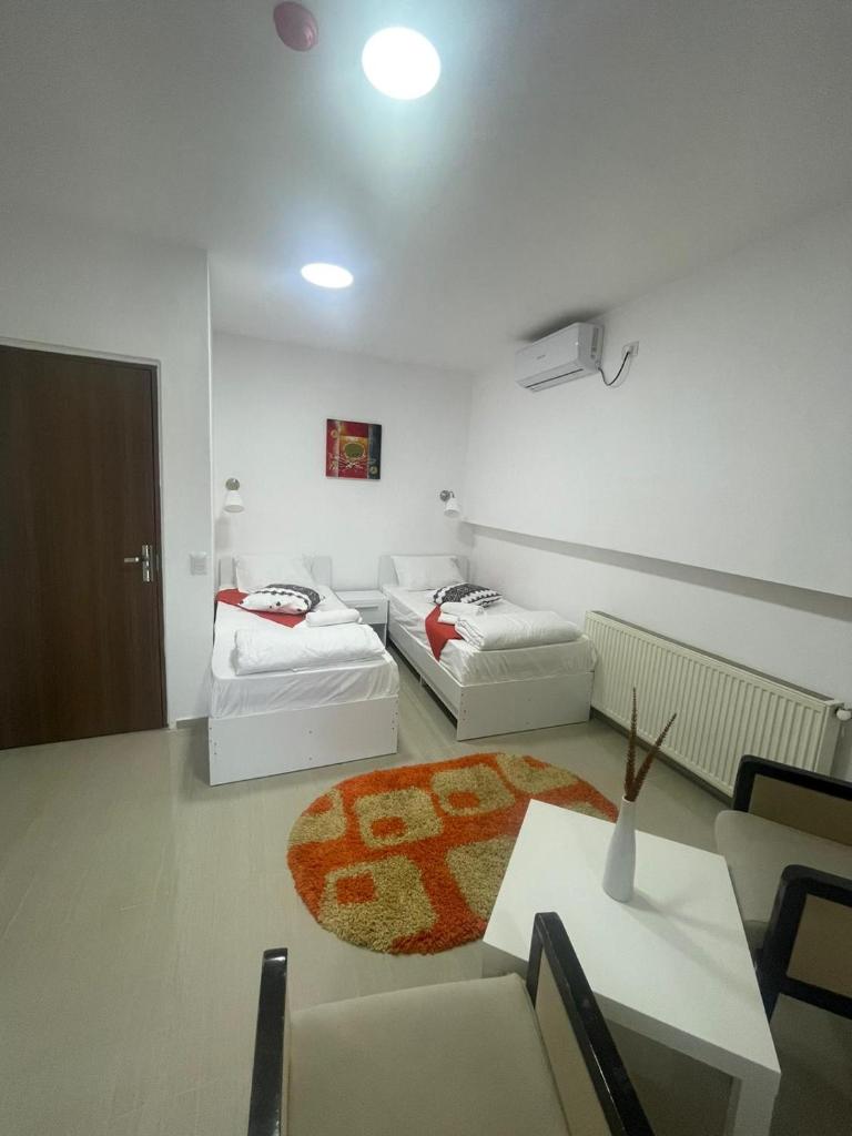 Двухместный (Улучшенный двухместный номер с 2 отдельными кроватями), Hostel Tripoli