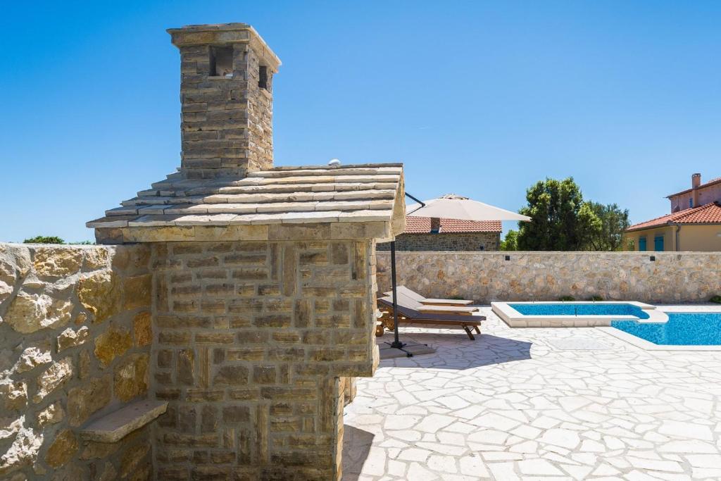 Villa Stancija Privlaka 2 with heated pol photo 4