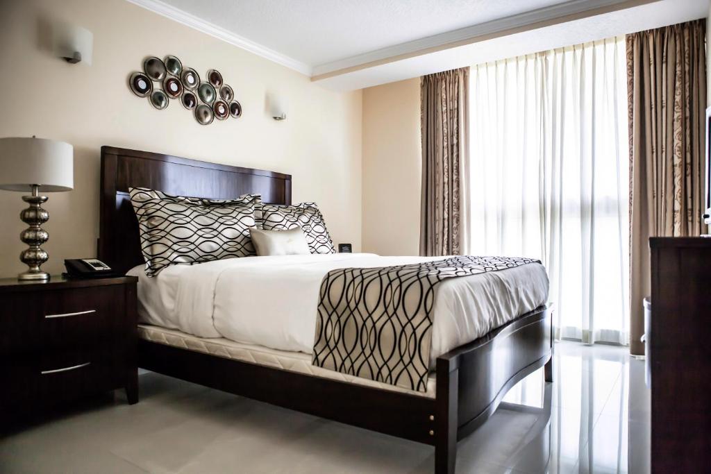 Четырехместный (Улучшенный люкс с 1 спальней), The Mutiny Luxury Suites Hotel