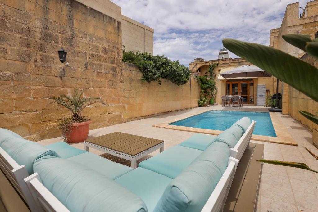 Superb Maltese Farmhouse with Private Pool photo 4