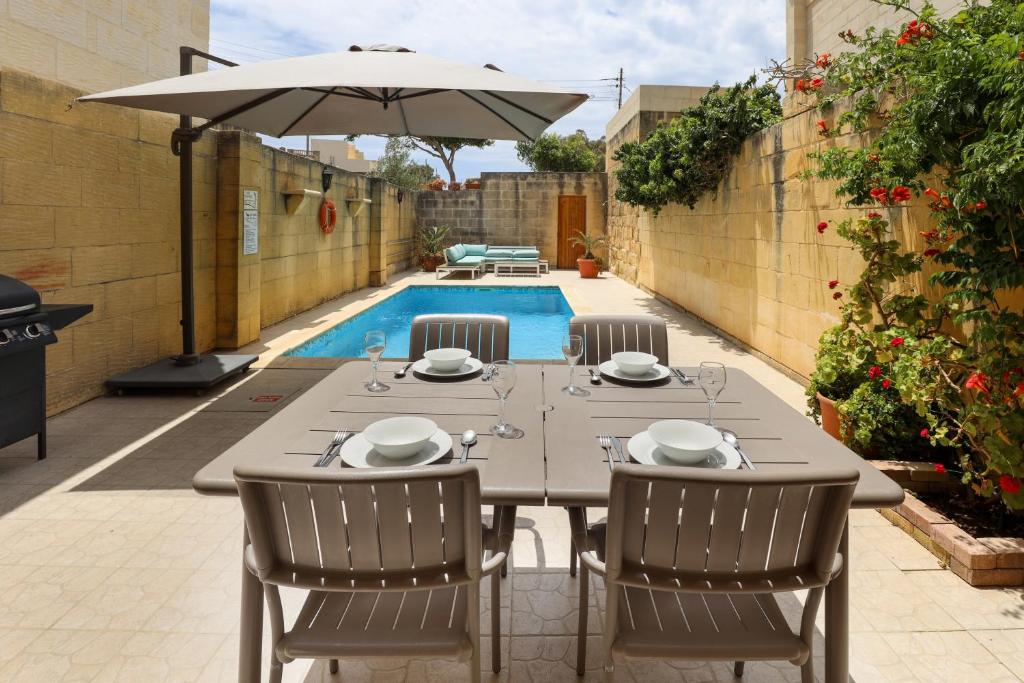Superb Maltese Farmhouse with Private Pool photo 2