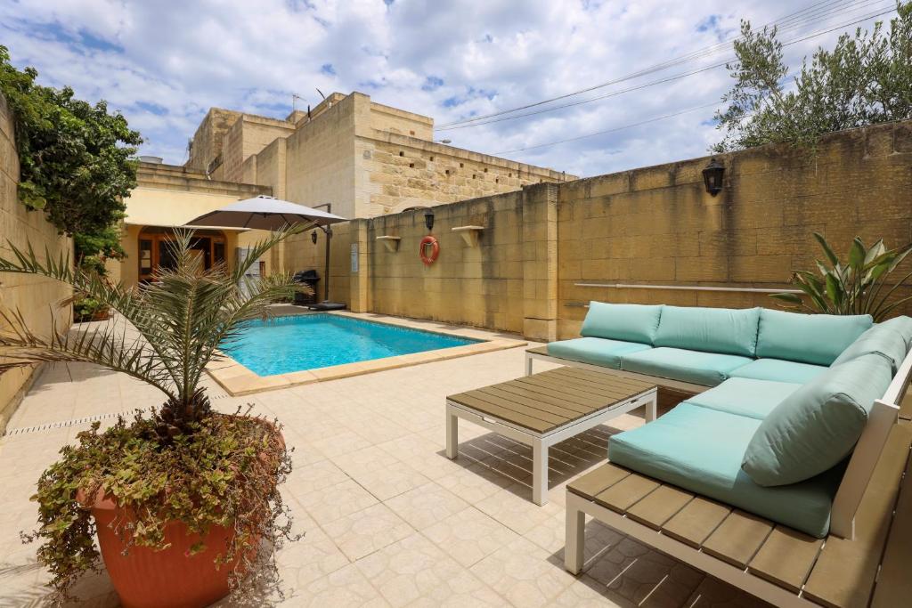 Superb Maltese Farmhouse with Private Pool photo 3