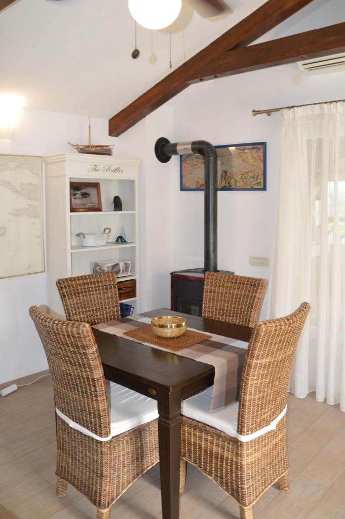 ISSA Holiday Home - 2 Min Walk to Beach photo 3