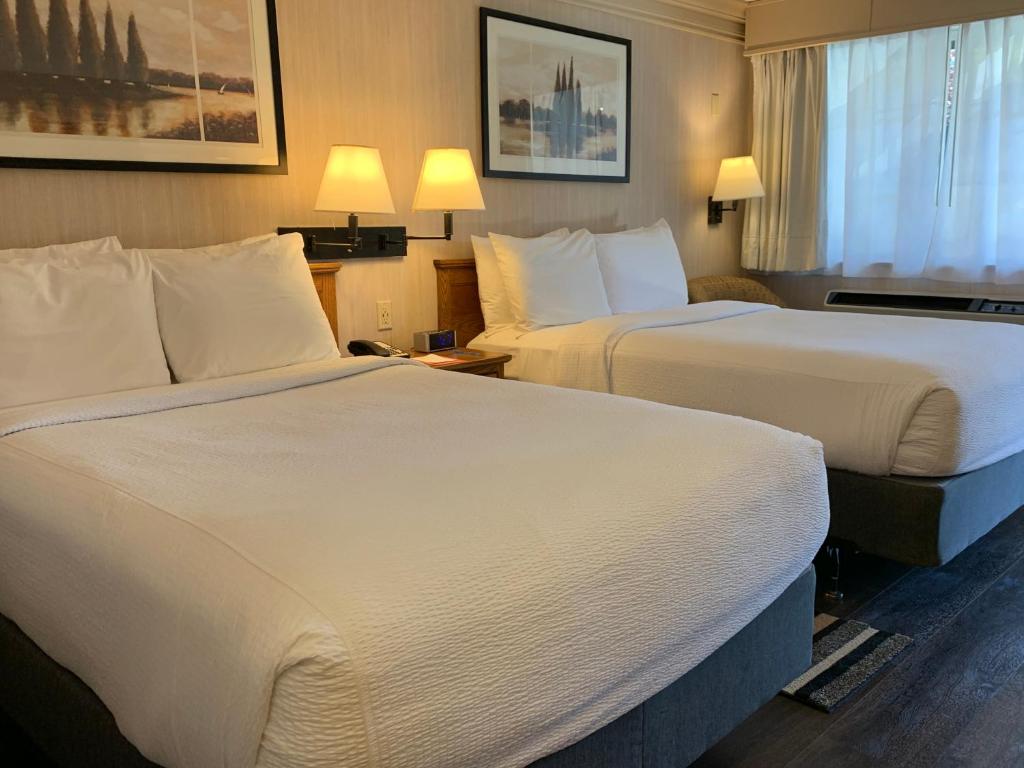 Coachman Inn Oak Harbor photo 1