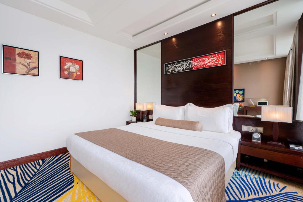 Двухместный (Улучшенный двухместный номер с 1 кроватью, вид на реку), Brilliant Hotel