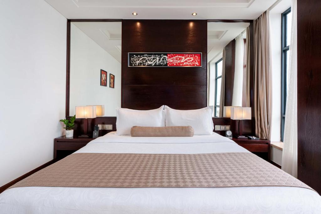 Двухместный (Улучшенный двухместный номер с 1 кроватью, вид на реку), Brilliant Hotel