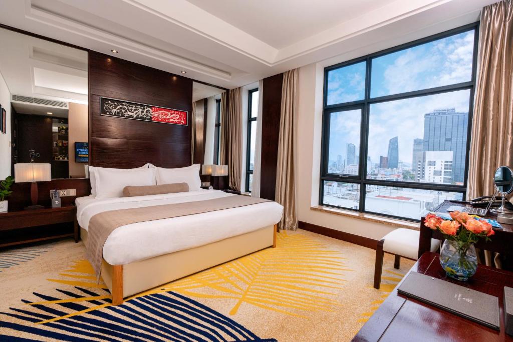 Двухместный (Улучшенный двухместный номер с 1 кроватью, вид на реку), Brilliant Hotel
