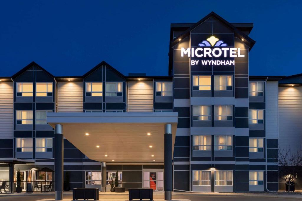 Microtel Inn and Suites by Wyndham Weyburn photo 1