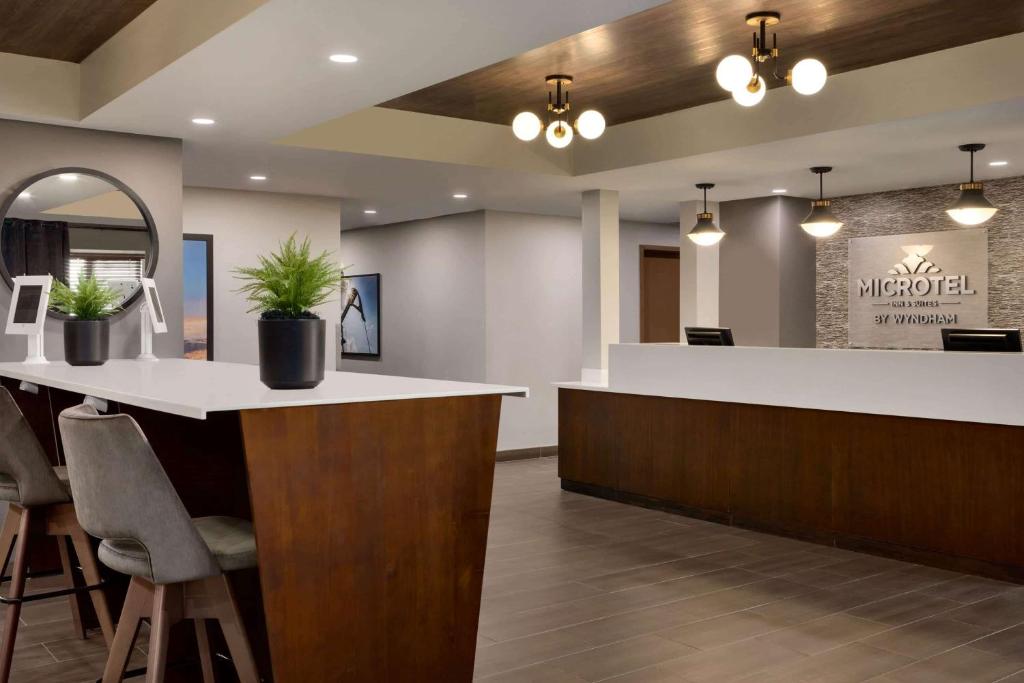 Microtel Inn and Suites by Wyndham Weyburn photo 3