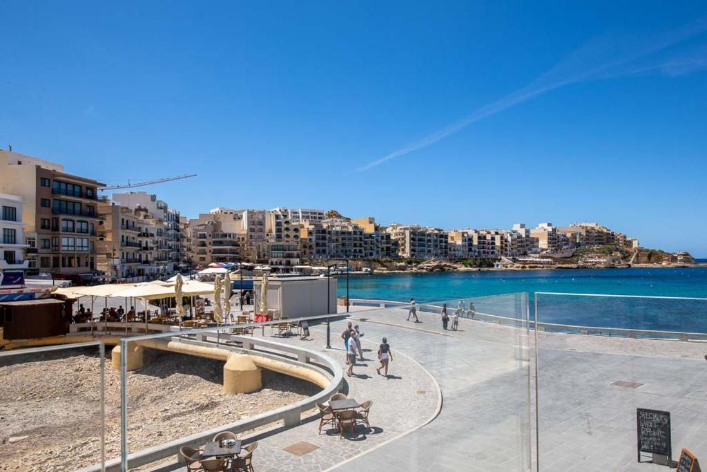 Electra Residence - Luxury Central Beachview Apartment photo 1