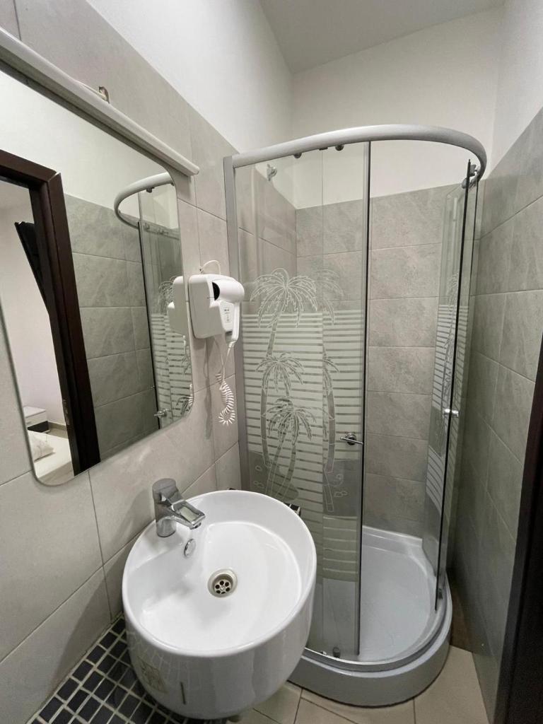 Двухместный (Улучшенный двухместный номер с 1 кроватью), Hostel Tripoli