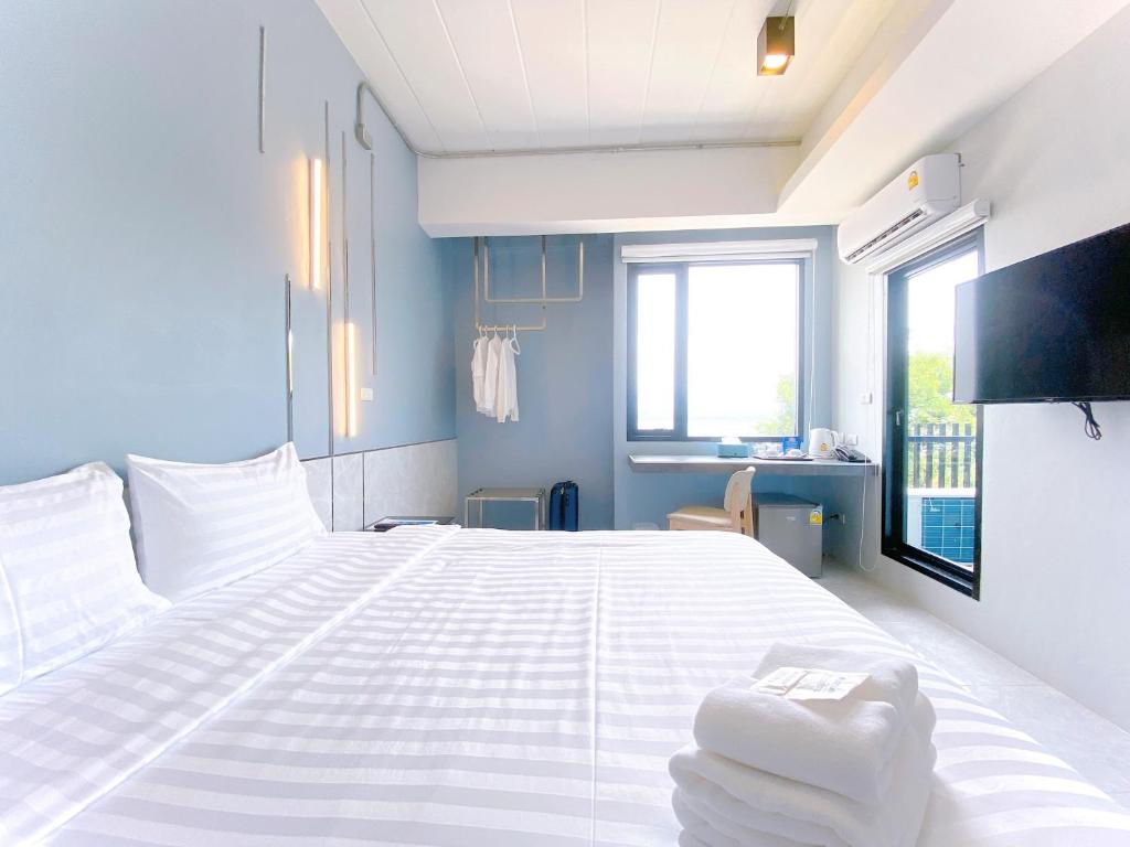 ABIZZ Hotel KwanPhayao - Tap to explore photos