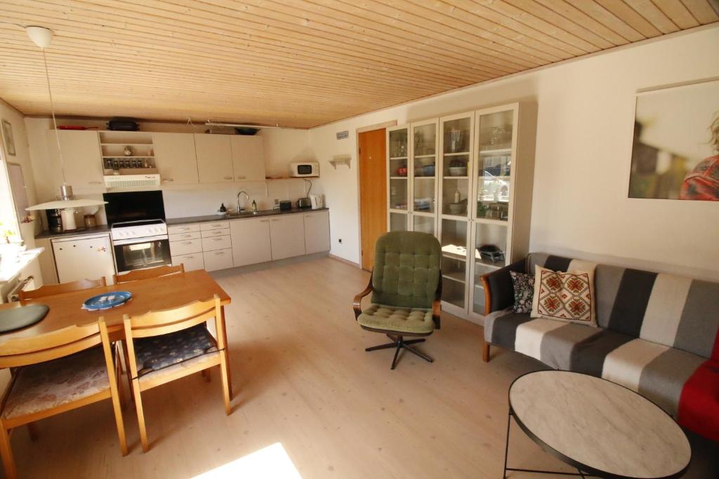 One bedroom apartment in quiet neighborhood photo 1