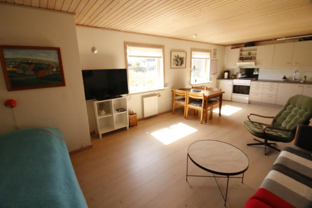 One bedroom apartment in quiet neighborhood photo 4