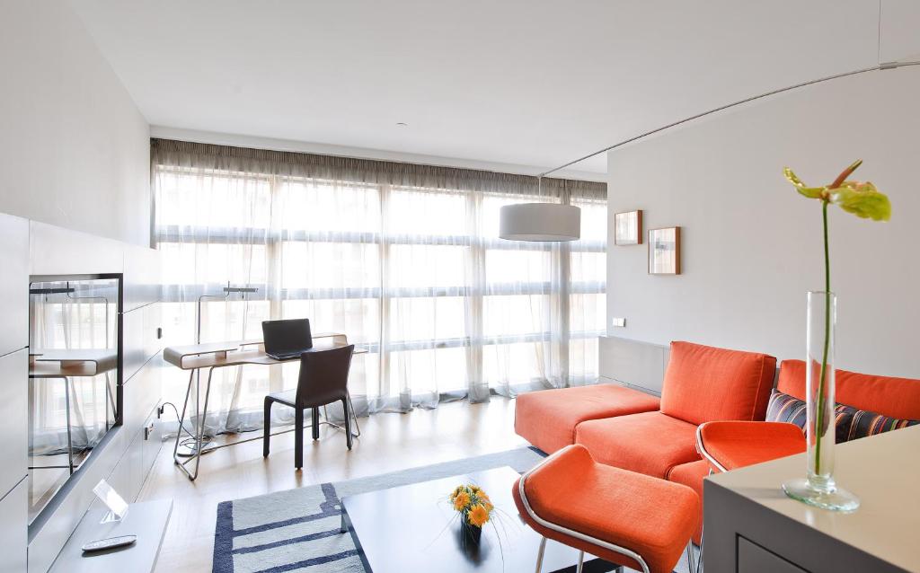 Hotel Reina Petronila photo 1