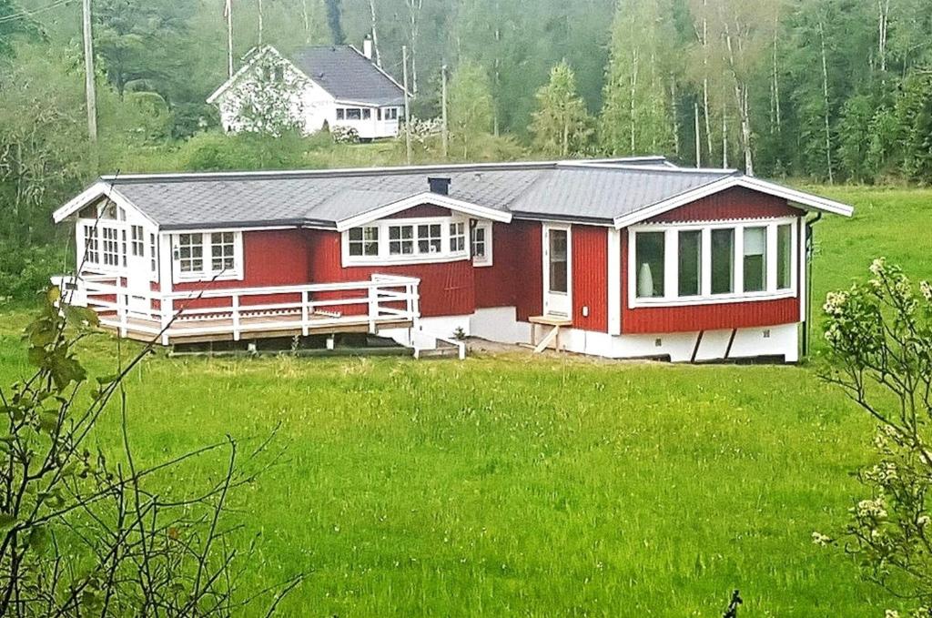 Charming 2-Bed House at the lake close gustavsfors photo 2