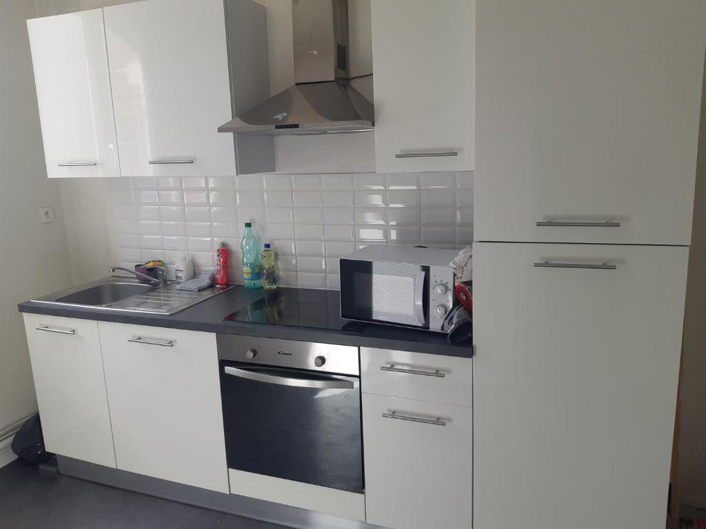 Elbeuf 4 CHAMBRES 8 PERSONNES MAX POUR GROUPES WIFI photo 4