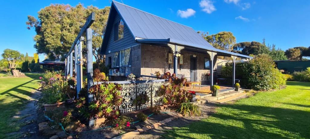 Cape Nelson Cottage photo 1
