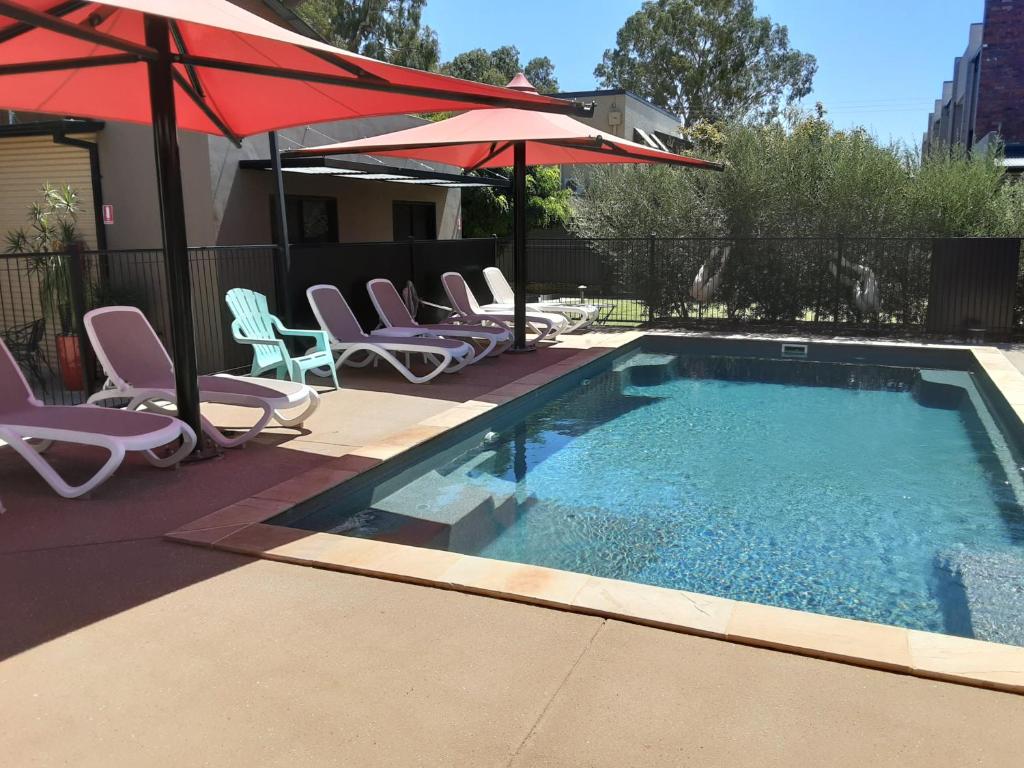 Adelphi Apartment 2- Poolside or Apartment 2A- King Studio photo 4