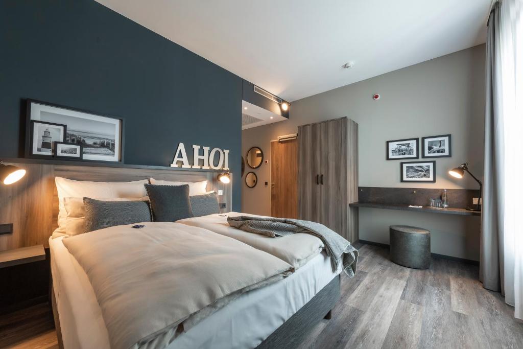Двухместный (Улучшенный двухместный номер с 1 кроватью), HARBR. Hotel Ludwigsburg