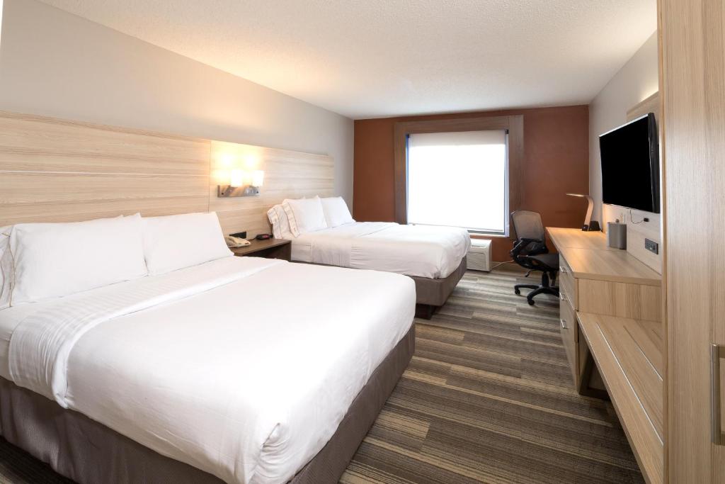 Holiday Inn Express & Suites - Gaylord, an IHG Hotel photo 2