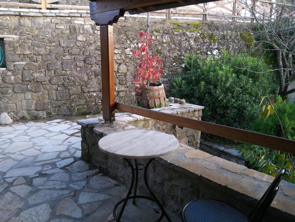 Τείχιο Πατρικό - Tihio Patriko - Πέτρινη κατοικία photo 1