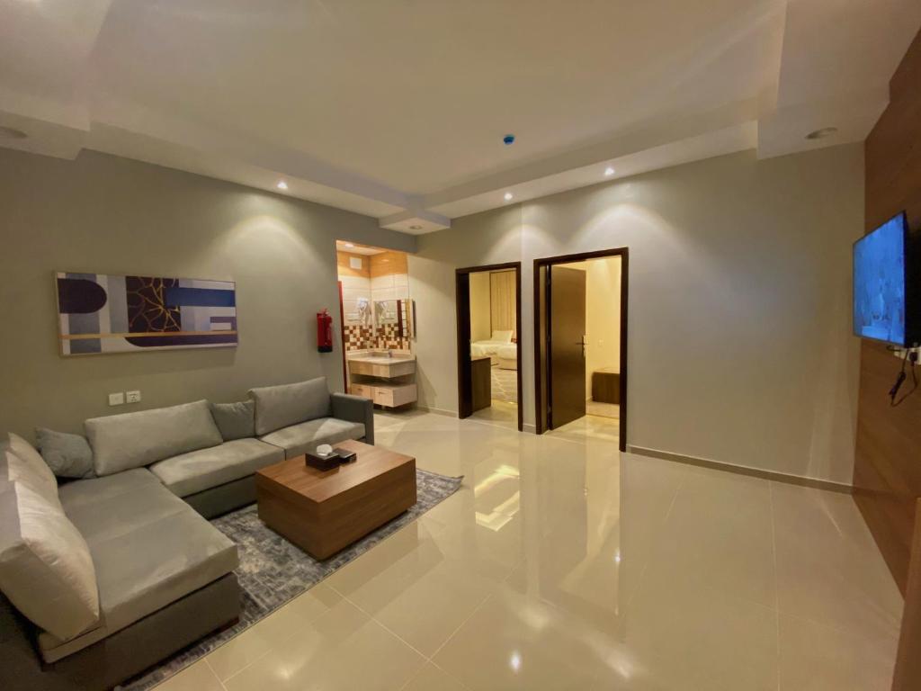 Quartz Executive photo 2