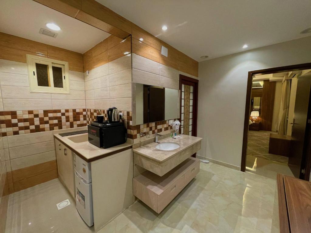 Quartz Executive photo 4