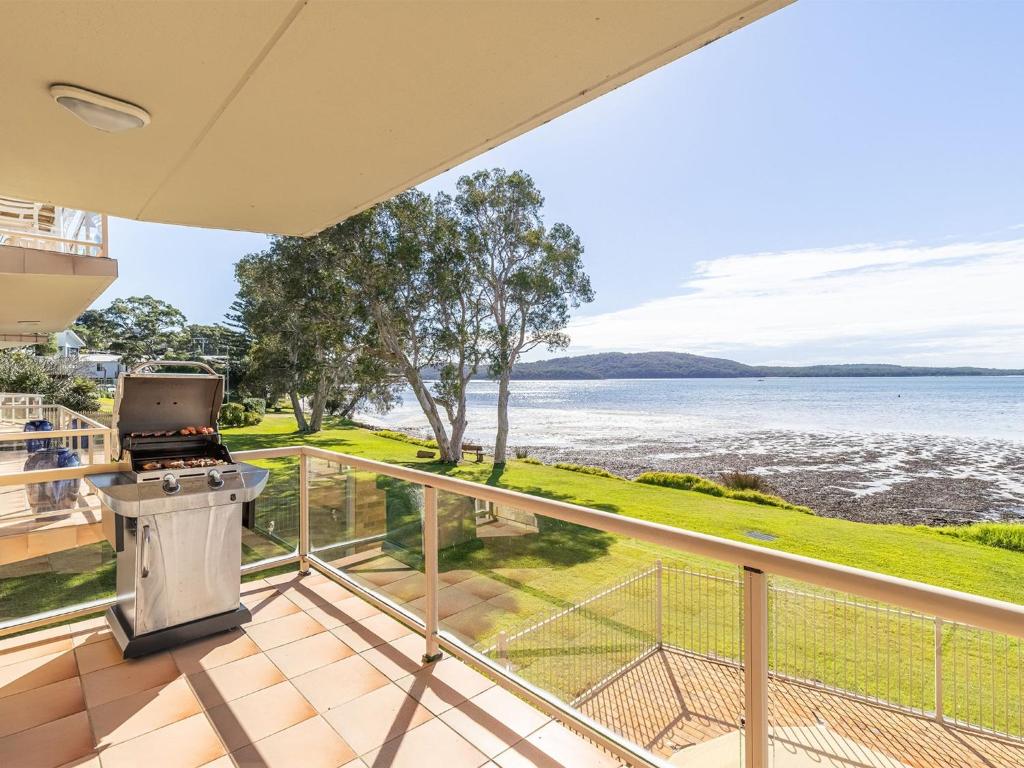 Pelican Sands 2 fantastic waterfront unit with pool and air conditioning photo 3