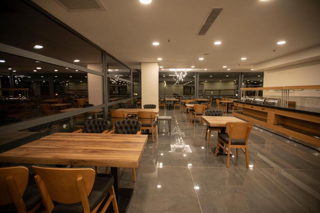Divares Luxury Hotel photo 3
