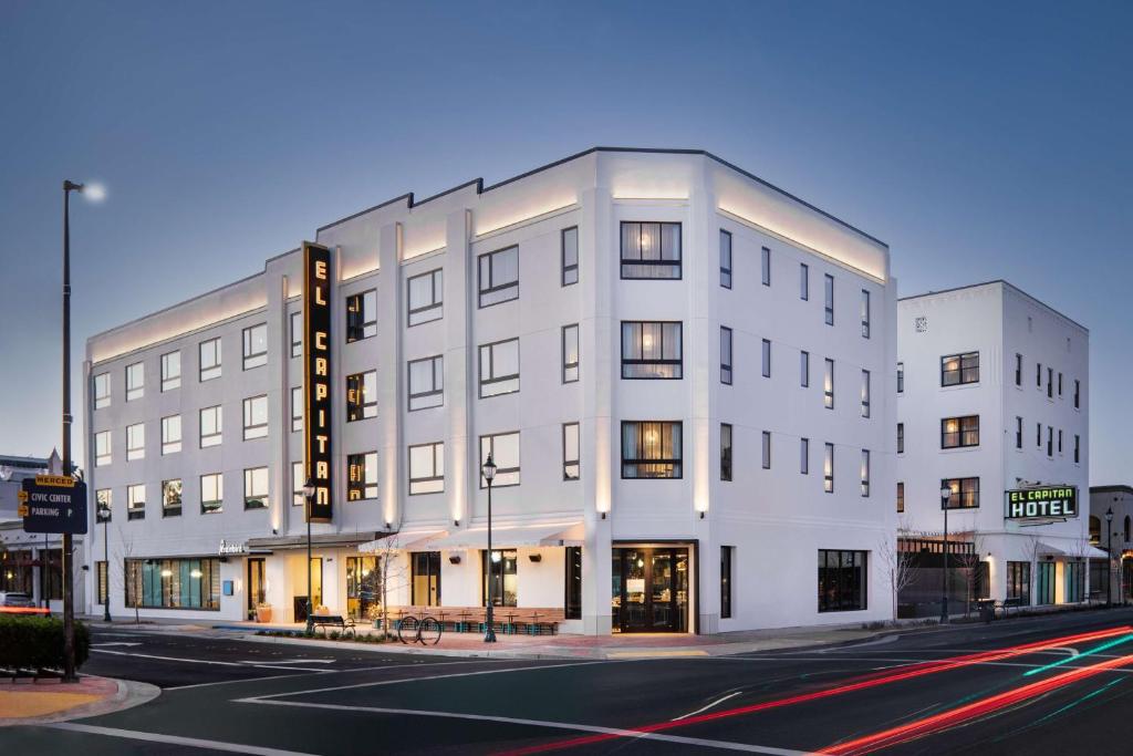 El Capitan Hotel image