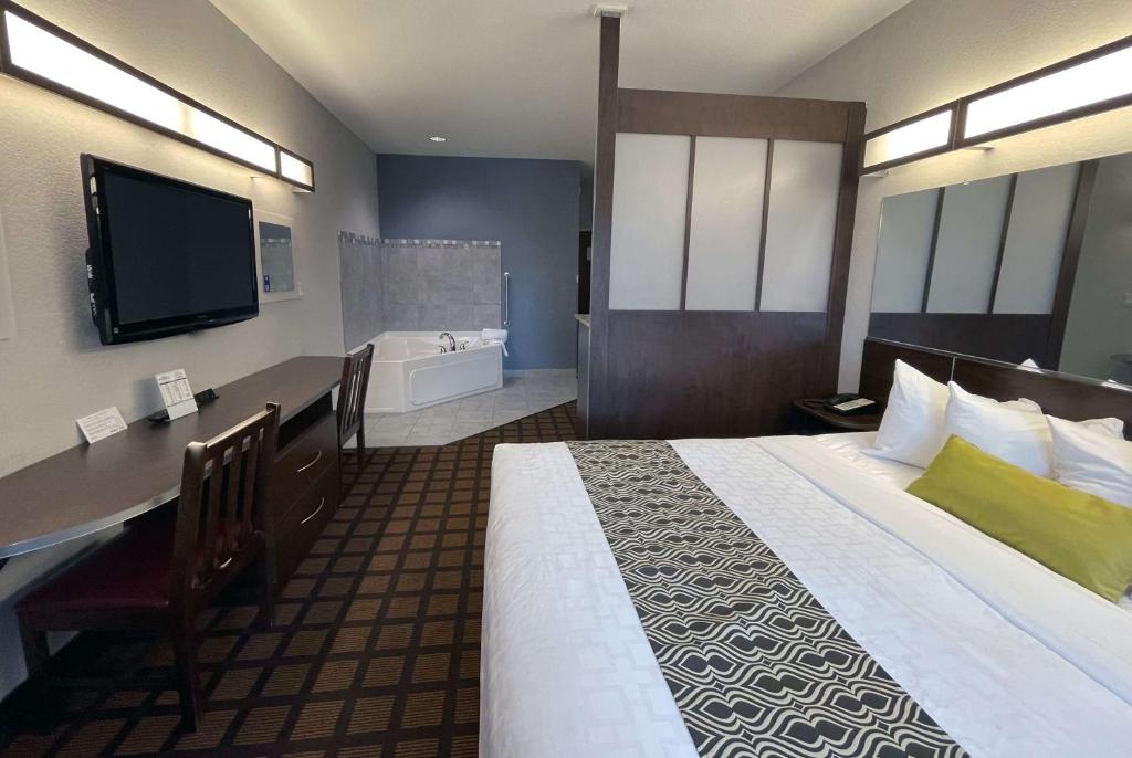Microtel Inn & Suites by Wyndham Michigan City photo 4