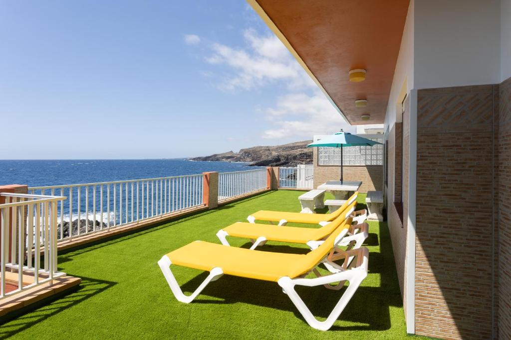 Coastal Dream with heated pool photo 3