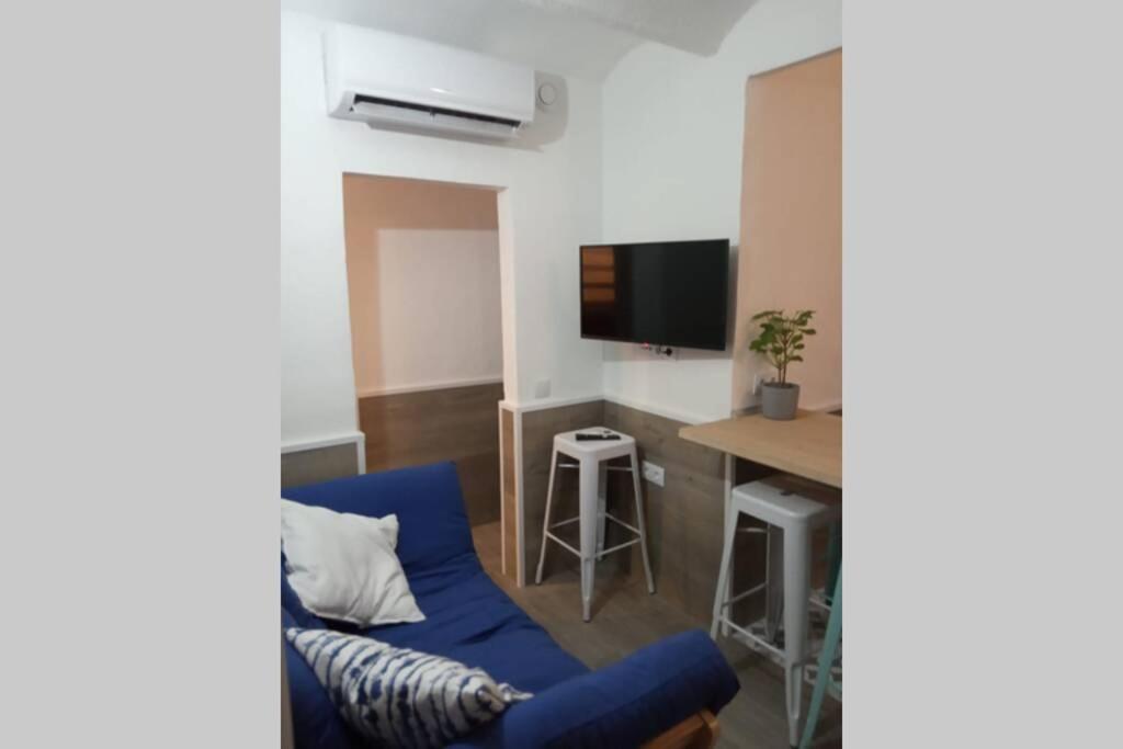 M2 Cool apartment next to metro. 15m to center photo 2