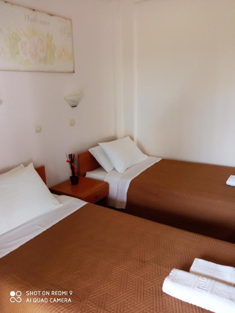 Agios Georgios - 2 Beds - Sleeps 4 - Free Parking - Tap to explore photos