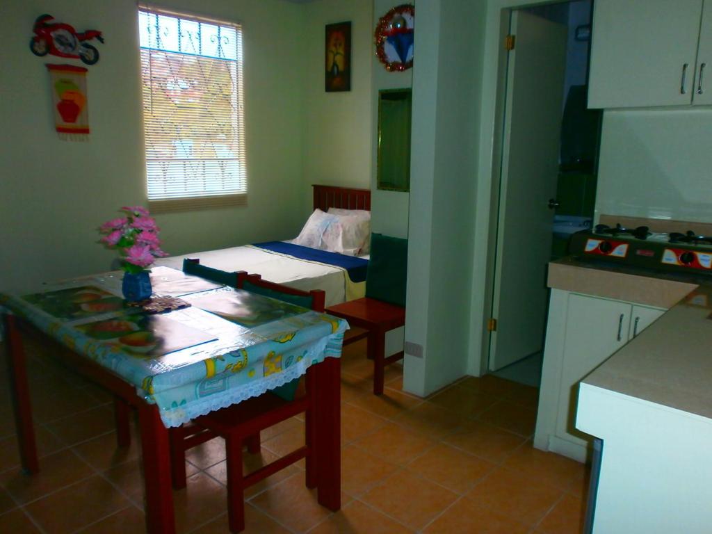Lyn's Do Drop Inn Transient House photo 1