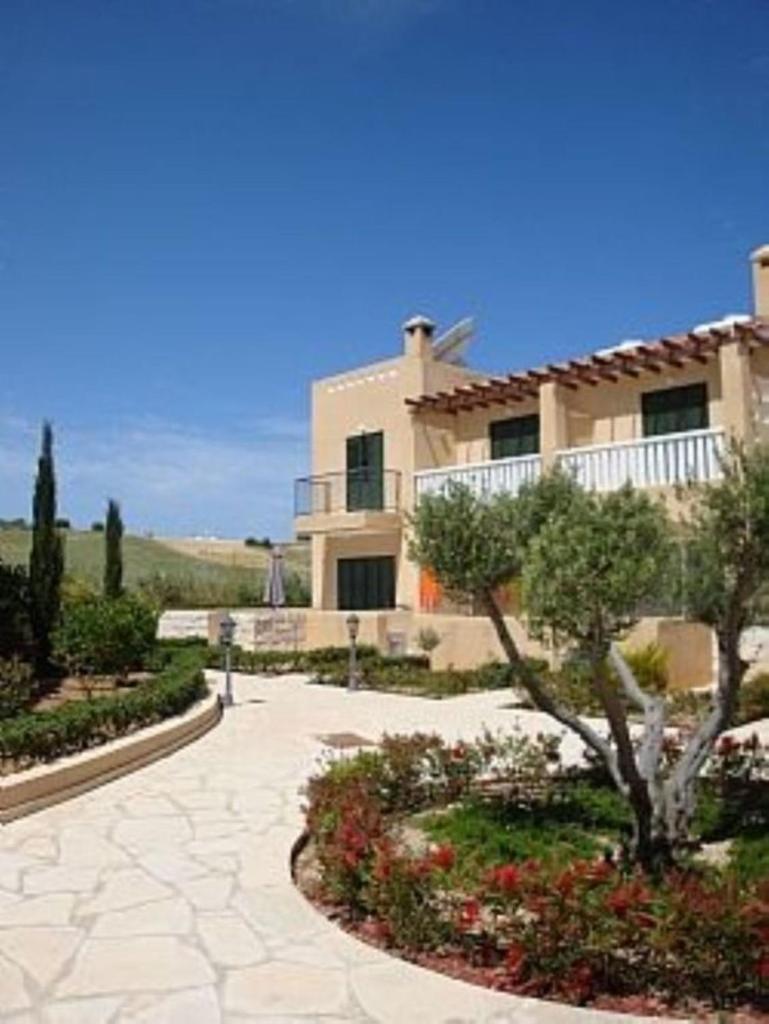Remarkable 2-Bed House in Poli Crysochous