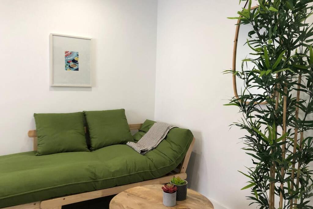 M3 Terrace. Cool apartment 15 min center by metro photo 3