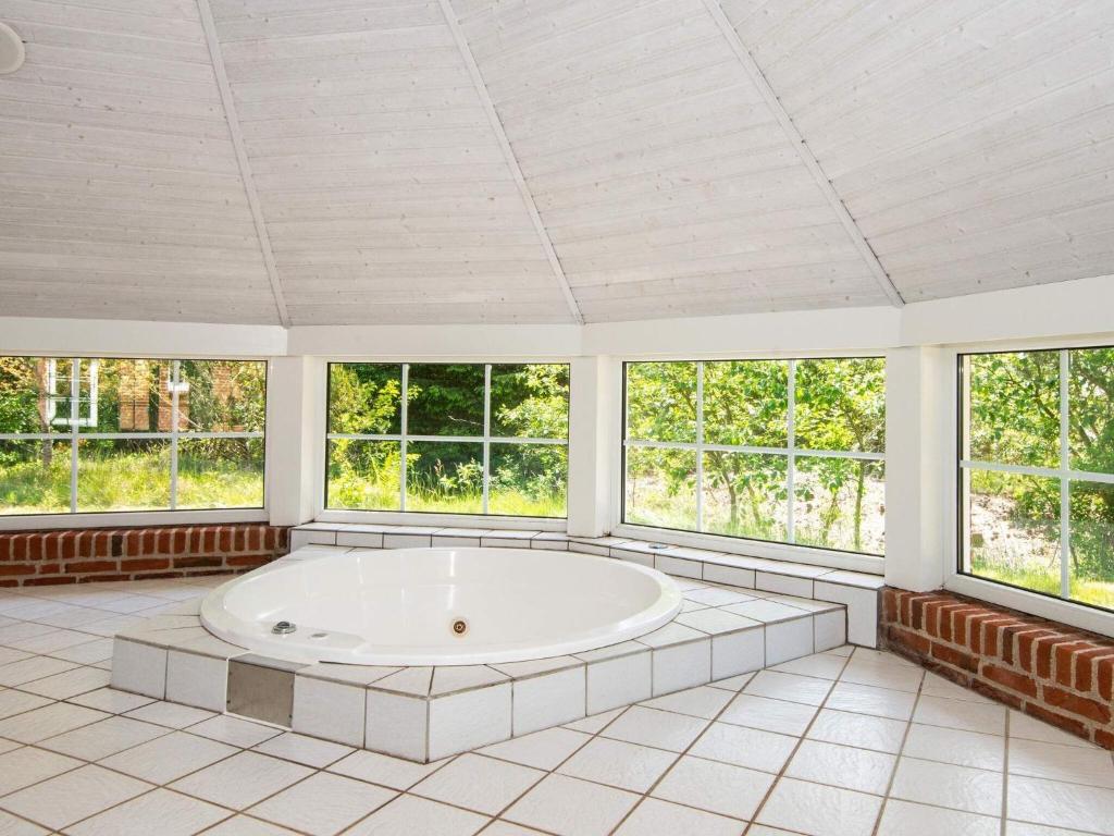 10 person holiday home in R m photo 3
