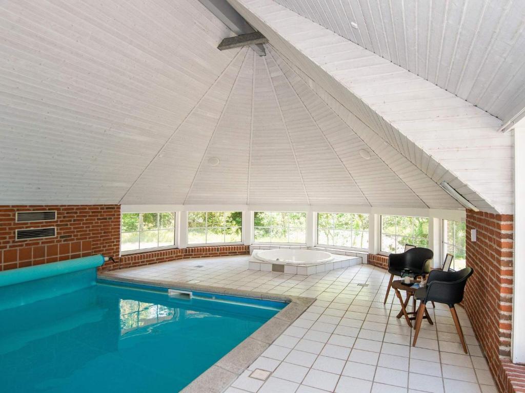 10 person holiday home in R m photo 1
