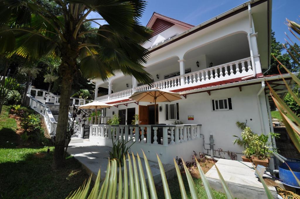 Chrisent Residence photo 1