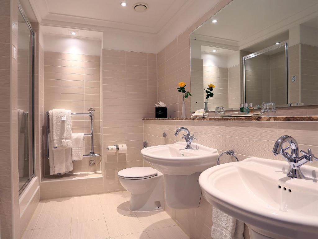 Macdonald Compleat Angler - Tap to explore photos