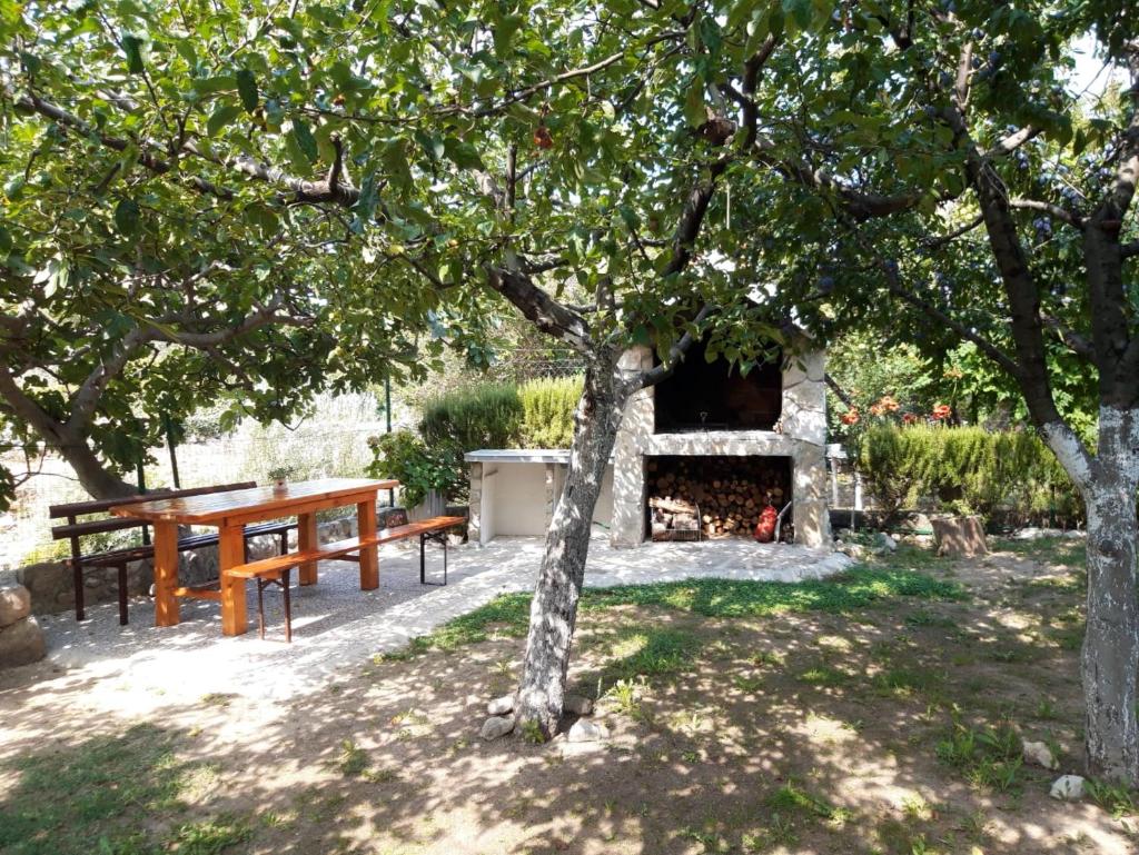 House with large garden right next to the river photo 2
