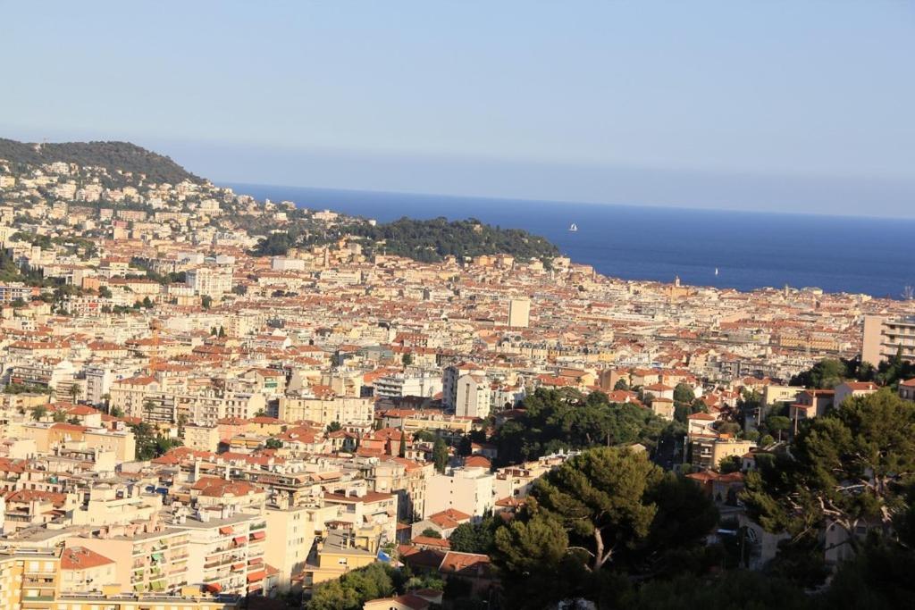 Appartement vue panoramique avec piscine pour 6 personnes à Nice quartier Pessicart photo 1