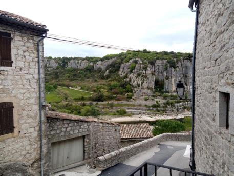maison pierre et voûte au cœur du village photo 3