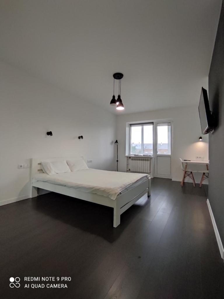 White Apartment photo 4
