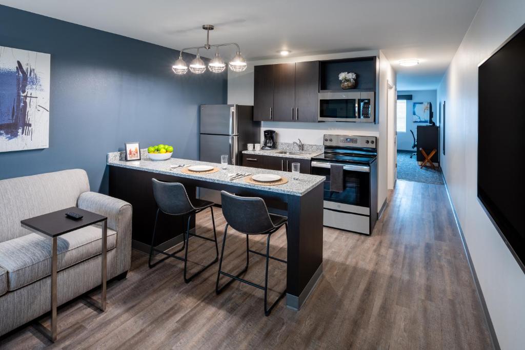Stay APT Suites Alexandria-Fort Belvoir image